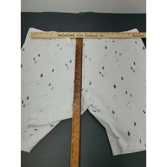Izod Advantage Performance Sailboat Print Flat Front Shorts Men's Size 42 NWT - Picture 5 of 8